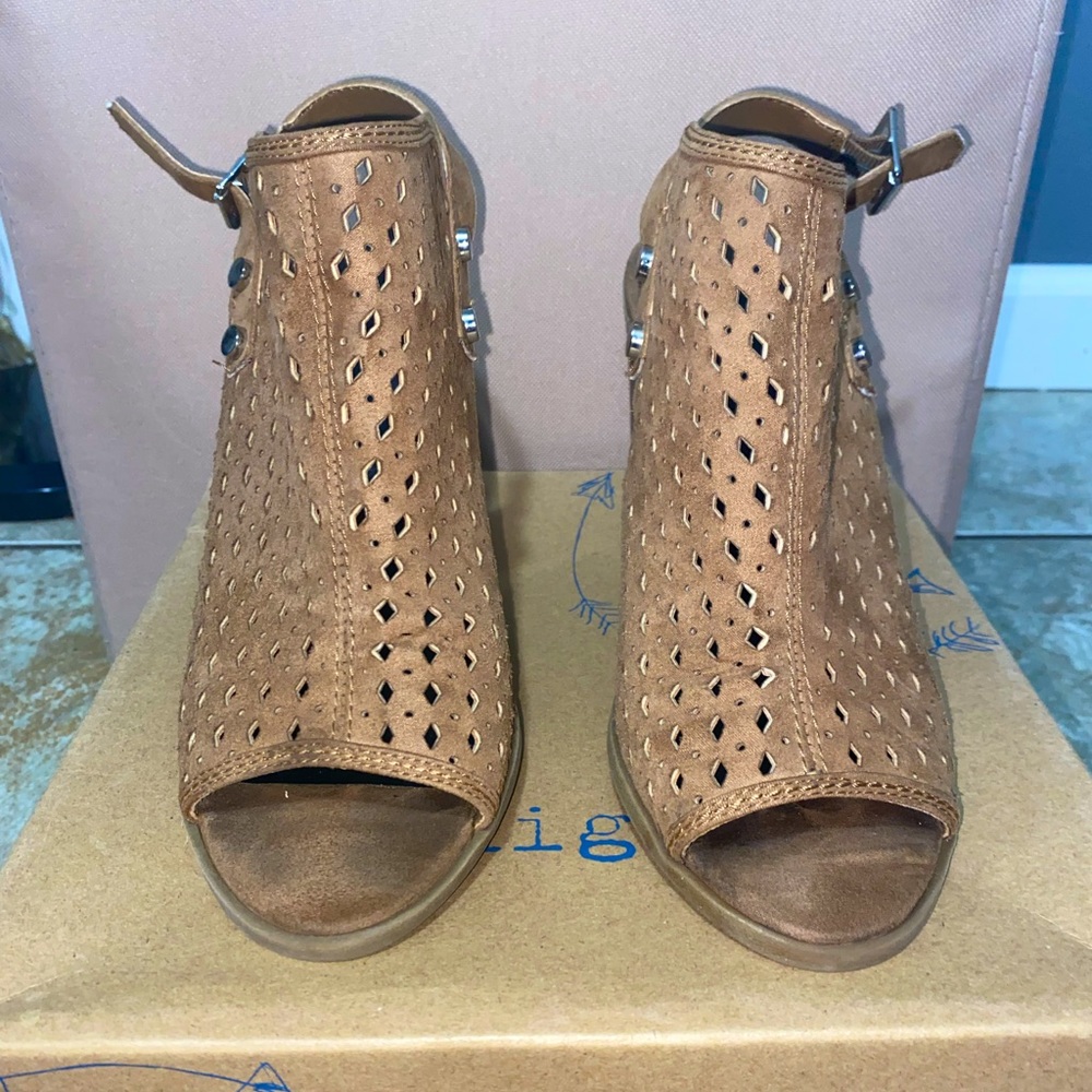 Tan Indigo rd Peep toe heel